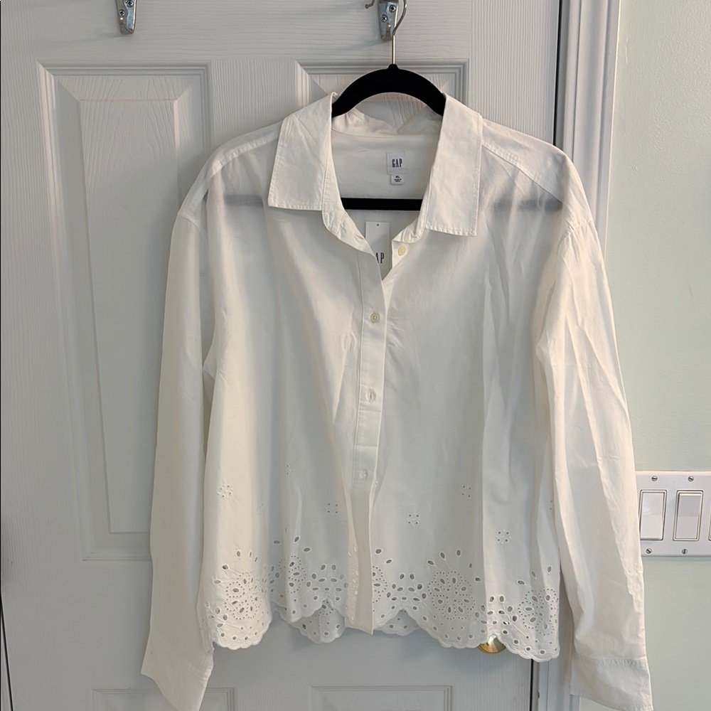 GAP White Long Sleeve Button Down Shirt